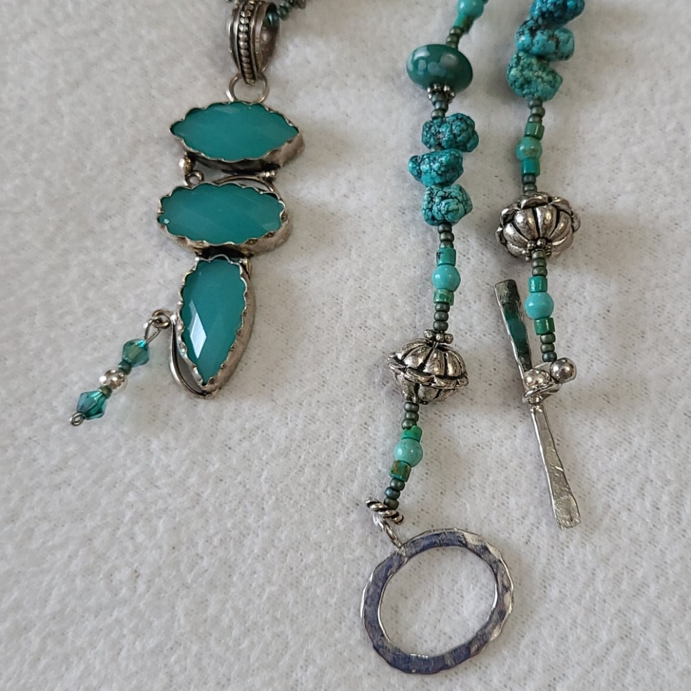 Handcrafted Necklace Unique Design Turquoise Stone Beads Silvertone Toggle Clasp - Picture 4 of 13